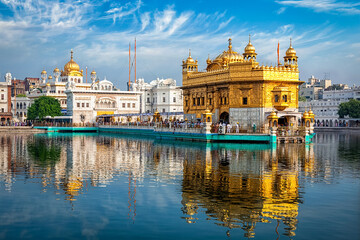 Sikh gurdwara Golden Temple (Harmandir Sahib) and water tank. Holy place of Sikihism. Amritsar, Punjab, India - obrazy, fototapety, plakaty