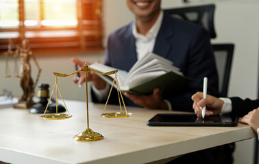 judge on wooden table And experienced lawyers meet with clients and give advice behind the scenes. legal services legal consulting concept