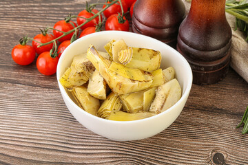 Grilled artichoke marinated in oil