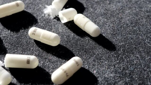 A rotating video of atomoxetine, a drug for ADHD and developmental disorders.