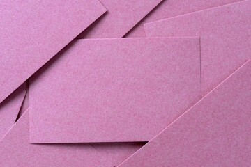 重なるピンク色のカード