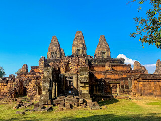 Fototapeta na wymiar Pre-Rup, a temple-mountain dedicated to the god Shiva, a temple of the Khmer civilization, located on the territory of Angkor in Cambodia