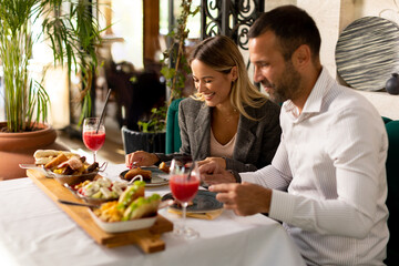 Young couple having lunch and drinking fresh squeezed juice in the restaurant