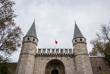 Fototapeta na wymiar La puerta del Saludo, Entrada al Palacio Topkapi, Estambul, Turquía