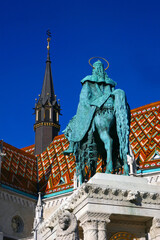 Matthiaskirche und Denkmal des heiligen Stephanin Budapest