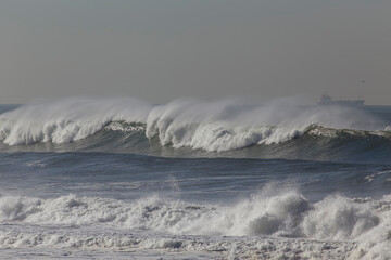 Long sea waves with spray