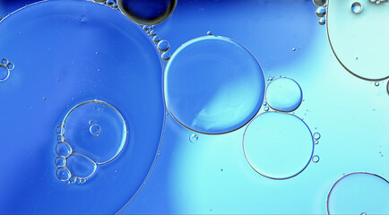 Abstract Colorful Food Oil Drops Bubbles and spheres Flowing on Water Surface - 687485159
