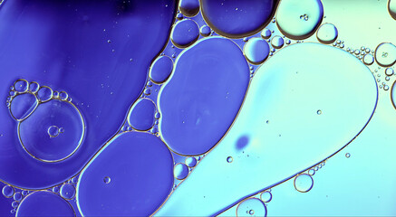 Abstract Colorful Food Oil Drops Bubbles and spheres Flowing on Water Surface - 687485174