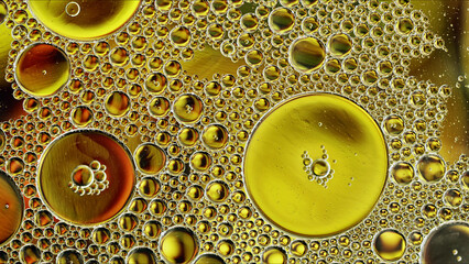 Abstract Colorful Food Oil Drops Bubbles and spheres Flowing on Water Surface - 687485178