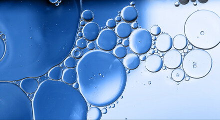 Abstract Colorful Food Oil Drops Bubbles and spheres Flowing on Water Surface - 687485179