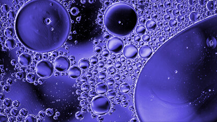 Abstract Colorful Food Oil Drops Bubbles and spheres Flowing on Water Surface - 687485342