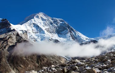 Papier Peint photo autocollant Makalu Mount Makalu with clouds, Nepal Himalayas mountains
