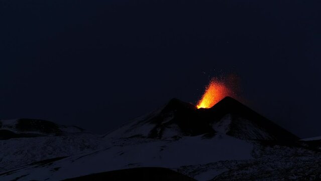 Attivit&agrave; eruttiva al cratere di SudEst dell'Etna, avvenuta in data 1 dicembre 2023.