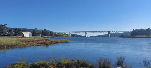 Obraz premium bridge over the blue sea