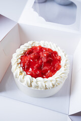 cake with strawberries 