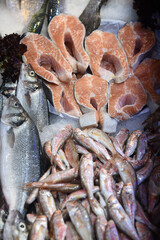 frischer Fisch auf Fischmarkt in Izmir