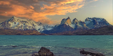 Fotobehang Cuernos del Paine Patagonia scenery, Cuernos del Paine