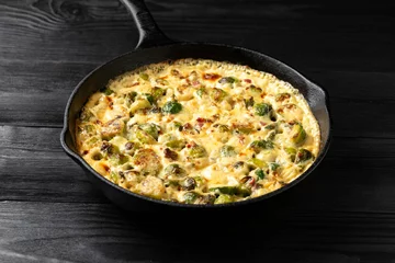 Keuken spatwand met foto Creamy Garlic Parmesan Brussel Sprouts with Bacon in iron cast pan © grinchh