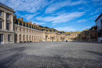 Fototapeta na wymiar Golden entry gates of Chateau De Versailles