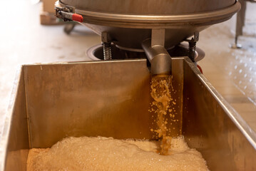 vibrating sieve in the apple juice production process