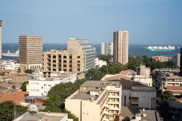 vue panoramique du centre ville de Dakar et son port au Sénégal en Afrique occidentale.