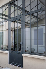 Glass installation in an interior courtyard in Paris - 687717783
