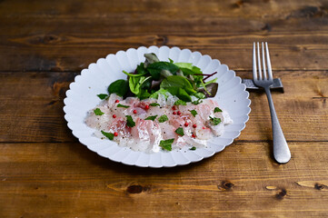 鯛のカルパッチョ、ミント風味