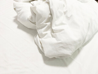 Obraz premium after waking up in the​ morning. The crinkle blanket on the bed in the hotel with the sun​light​ on​ the​ blanket