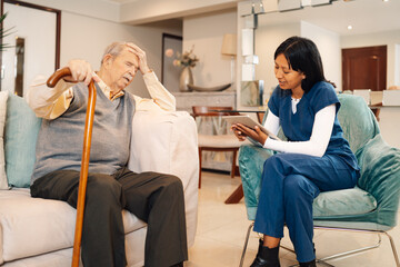 Old man complaining sitting at home with a nurse - obrazy, fototapety, plakaty