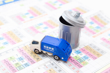 ゴミ収取車とカレンダー