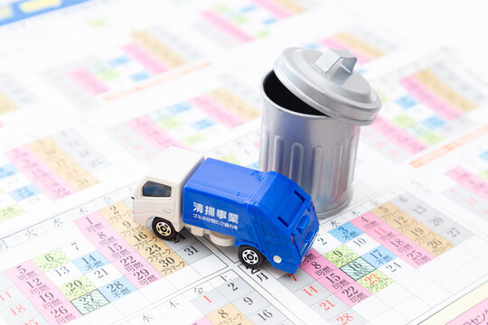 ゴミ収取車とカレンダー