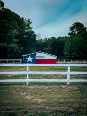 texas flag barn © Mauricio Reyes