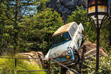 Naklejka premium Flying Ford Anglia in Universal Studio Park. The Wizarding World of Harry Potter