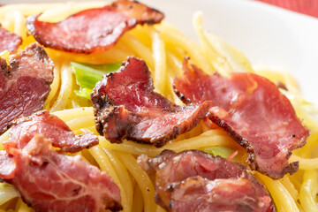 パストラミと春キャベツのペペロンチーノのアップ。
