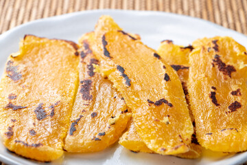 軽く焼いた干しいも。
