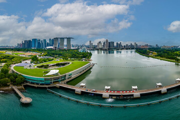 Fototapeta premium View of the barrage separating the salt water ocean from the fresh water reservoir in the city of Singapore