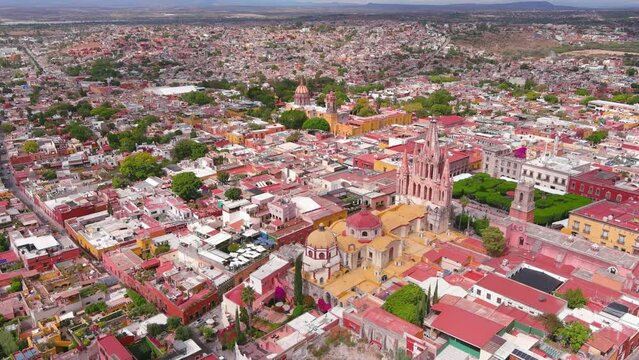 Mexico, San Miguel de Allende: Aerial view of colonial-era city, Allende Garden (Jard&iacute;n Allende), church San Miguel (Parroquia de San Miguel Arc&aacute;ngel) - landscape panorama of Latin America from above