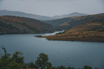 Obraz premium Autumn landscape, lake in cloudy weather