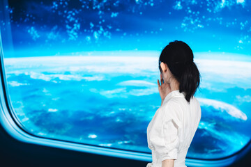 宇宙旅行を楽しむ若い女性