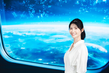 Fototapeta premium 宇宙旅行を楽しむ若い女性