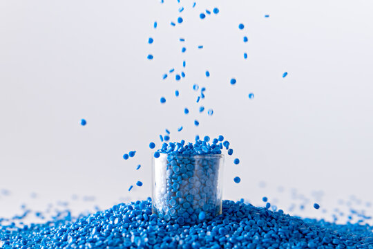 White plastic grain, plastic polymer granules,hand hold Polymer pellets, Raw materials for making water pipes, Plastics from petrochemicals and compound extrusion, resin from plant polyethylene.