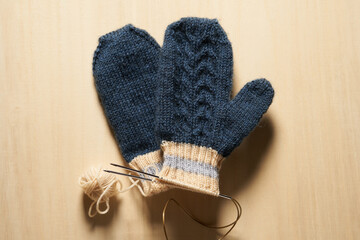 編みもののイメージ 　手袋