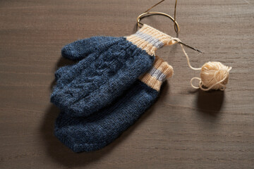 編みもののイメージ 　手袋