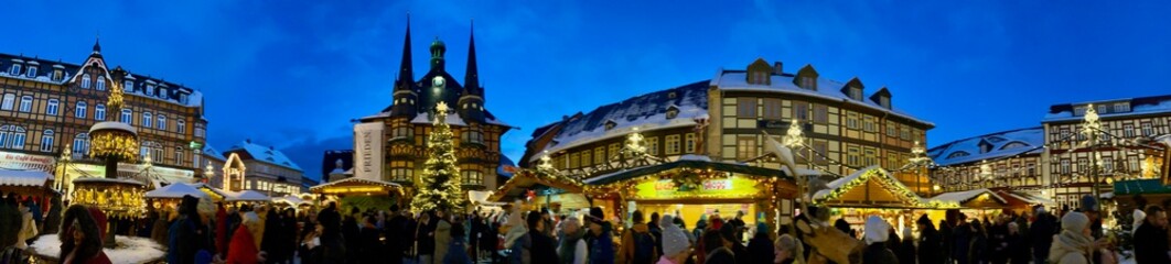 Wernigerode in der Weihnachtszeit, Das Rathaus auf dem Marktplatz im Winter