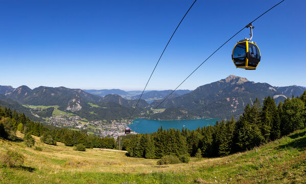 Austria, Salzburger Land, Saint Gilgen, Scenic view of Salzkammergut Mountains with overhead cable car in foreground