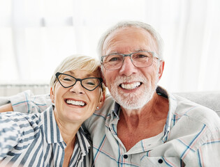senior woman man couple elderly love elderly selfie camera mobile phone smartphone photo picture portrait male old together active vitality cell phone hug