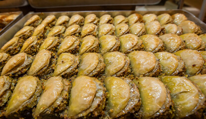 Dilber lip dessert with walnuts and butter.