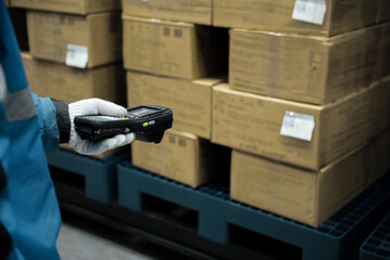 Bluetooth barcode scanner checking goods in the cold room or warehouse. - obrazy, fototapety, plakaty