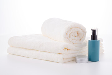 肌に優しい柔らかな白いタオルと美容用品