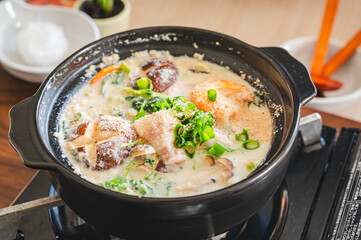 優しい味　ごま豆乳鍋　